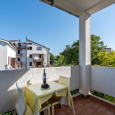 Apartments Villa Falcon Funtana Exterior foto
